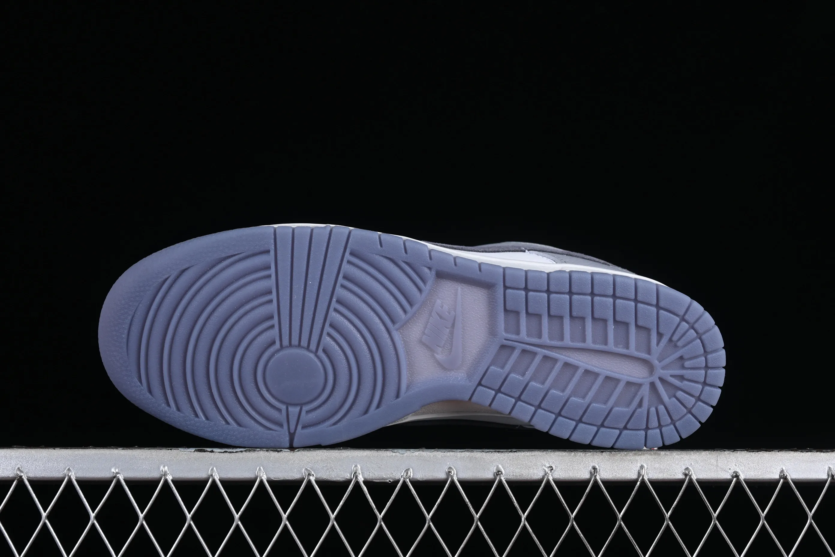 All Categories Nk SB Dunk Series Nk SB Dunk Low Low-top sneakers Nk Dunk Low "Light Carbon"​ Simple gray and white SB low-top casual sneakers FJ4188-100